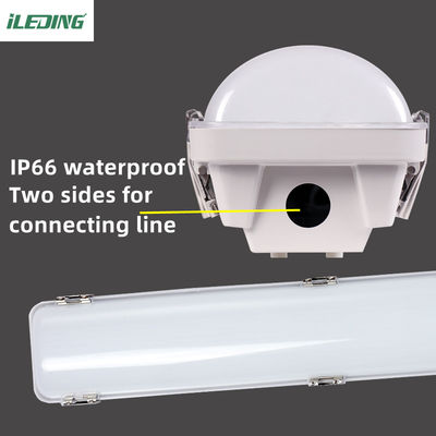 4FT ワークショップ 日光色温とIP66 防水等級の三角照明