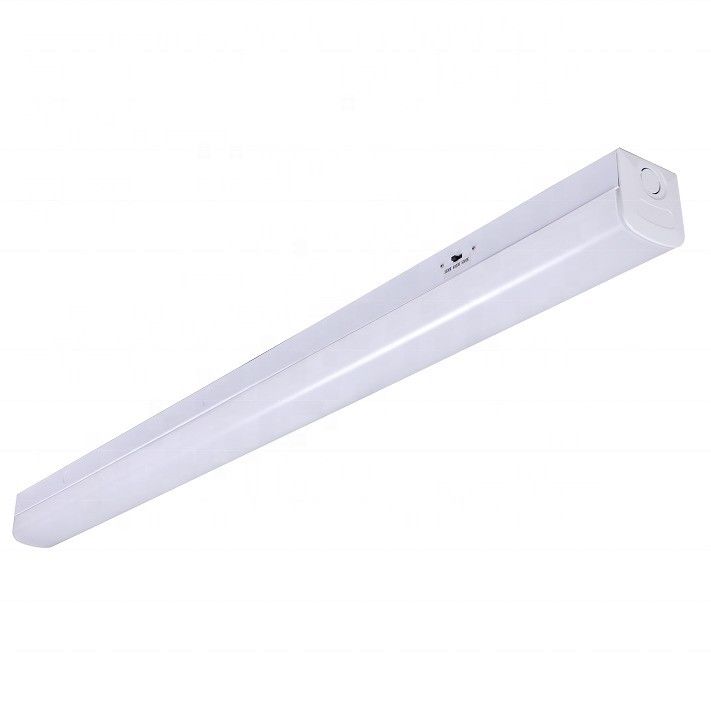 PC 材料 25W 3CCT 2FT LED 商業用および産業用線形ストライプ灯具