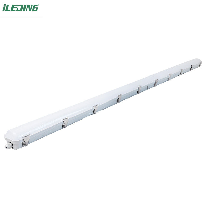 PC 材料 8FT 110W LED 蒸気 密度の高いTri Proof Light IP66 NEMA 4X 農車洗濯用